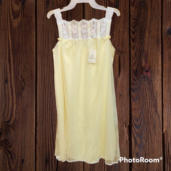 Vanity Fair Other - Lingerie Yellow Lacey Lined Non Clinging